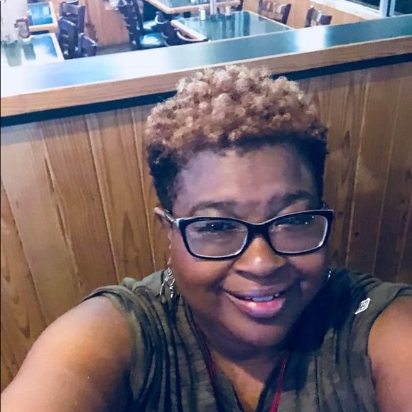 Meet your Posher, Debbie - Picture 1 of 1